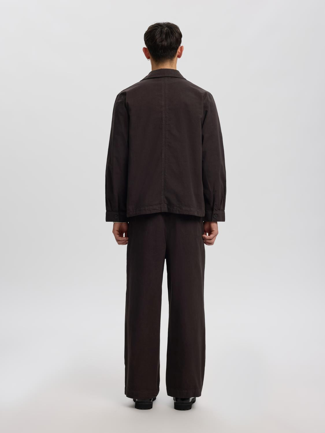 model_shot-back